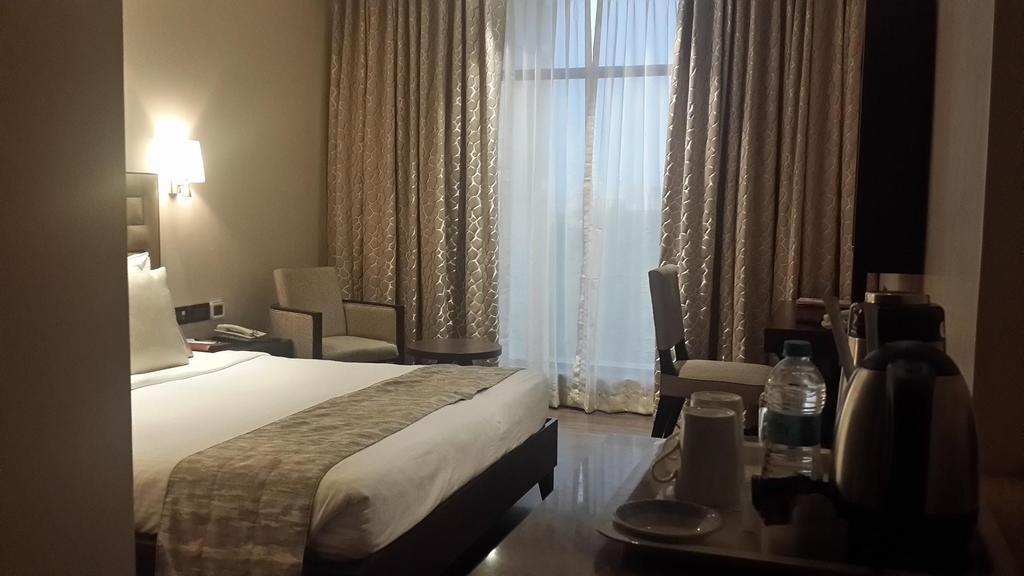 Sun-N-Sand Pune Exterior foto